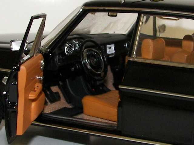 Mercedes 220D (w115) 1971 Taxi, musta