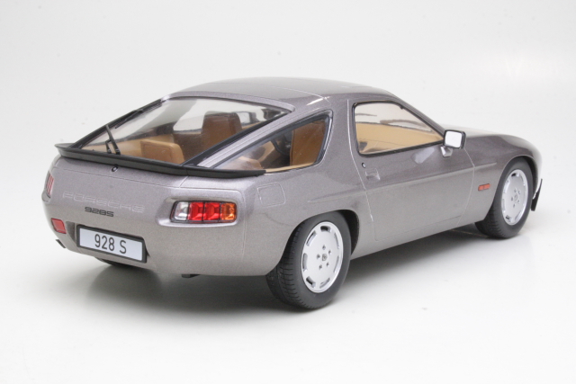 Porsche 928 S 1980, harmaa - Sulje napsauttamalla kuva