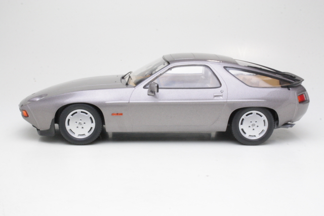Porsche 928 S 1980, grey