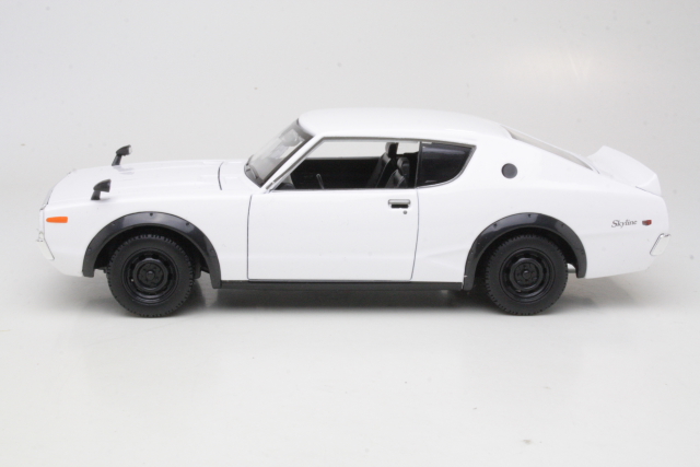 Nissan Skyline 2000 GT-R 1973, valkoinen - Sulje napsauttamalla kuva