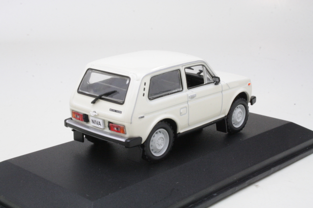 Lada Niva 1982, valkoinen
