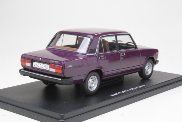 Lada 2107 1982, violetti - Sulje napsauttamalla kuva