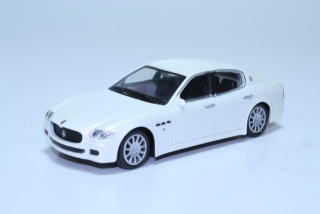 Maserati Quattroporte, white