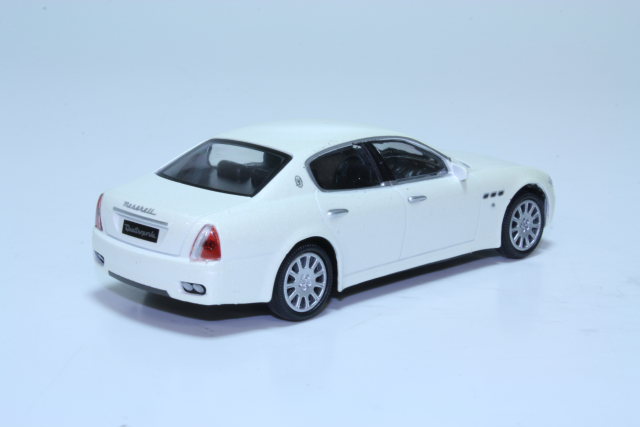 Maserati Quattroporte, valkoinen