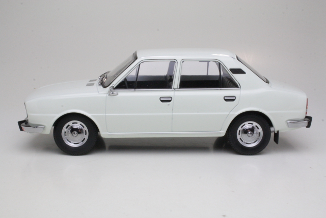 Skoda 105L 1976, white