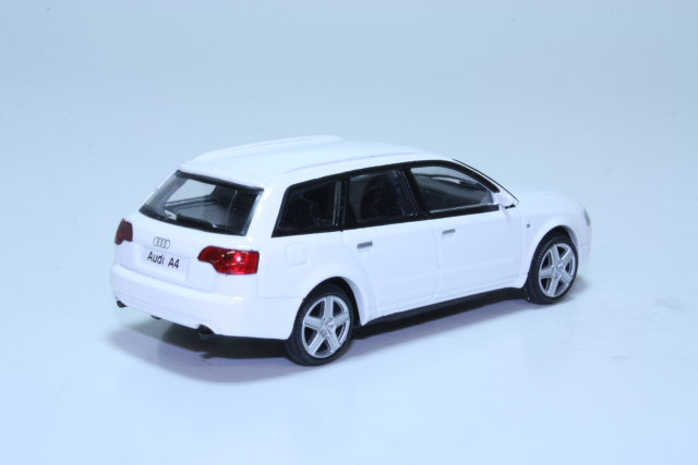Audi A4 Avant, valkoinen