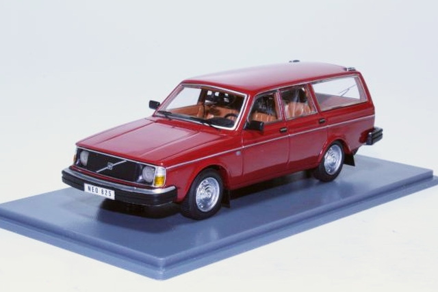Volvo 245DL 1975, punainen