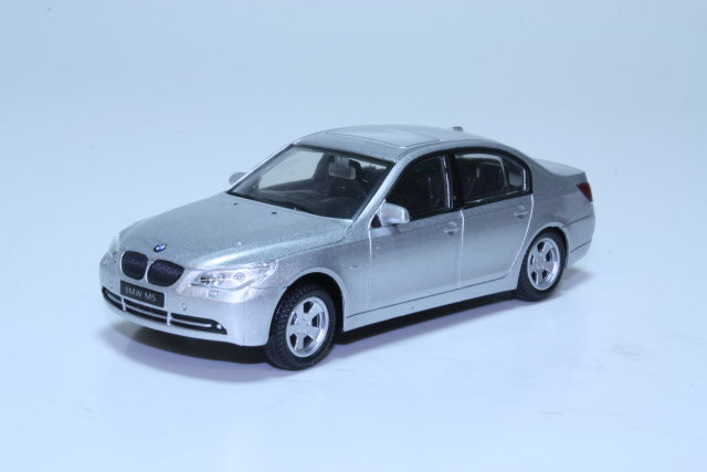 BMW M5, silver