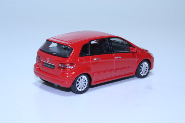 Mercedes B-Classe, red