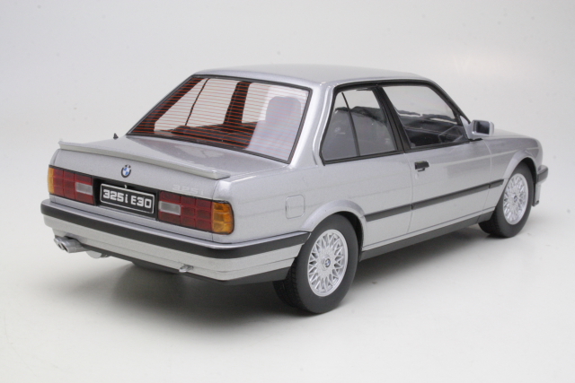 BMW 325i (e30) M-Package 1 1987, silver