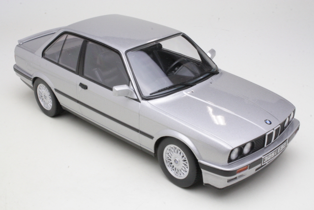 BMW 325i (e30) M-Package 1 1987, silver