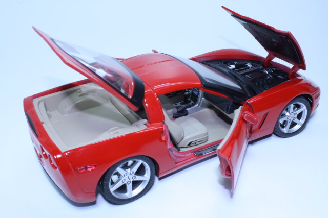 Chevrolet Corvette C6 2005, punainen