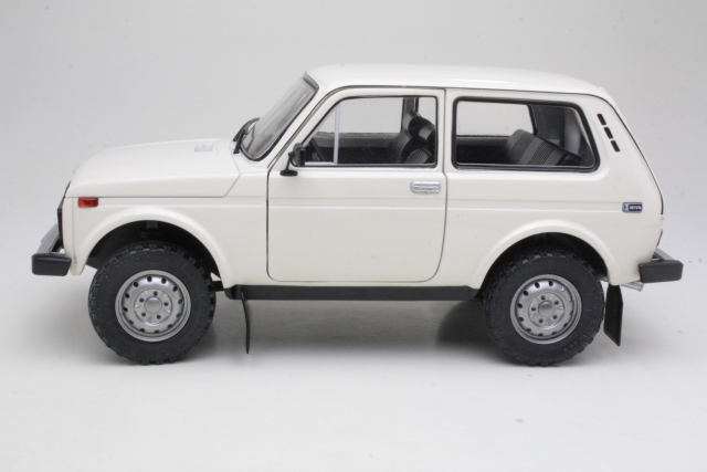 Lada Niva 1980, valkoinen - Sulje napsauttamalla kuva