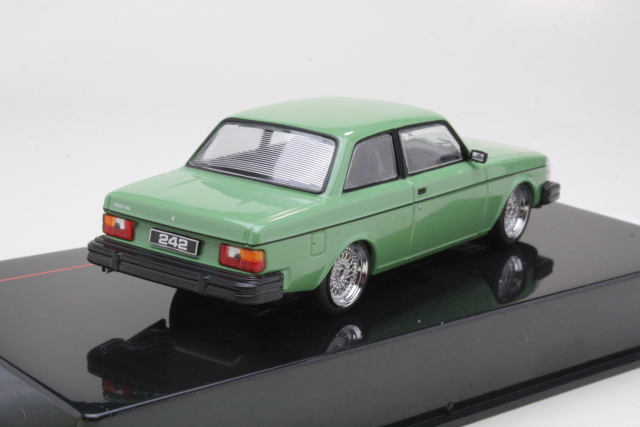 Volvo 242 1980, green "customs"