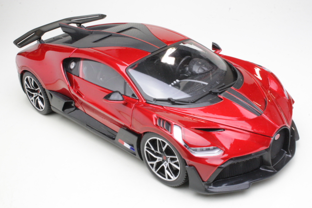 Bugatti Divo 2019, punainen