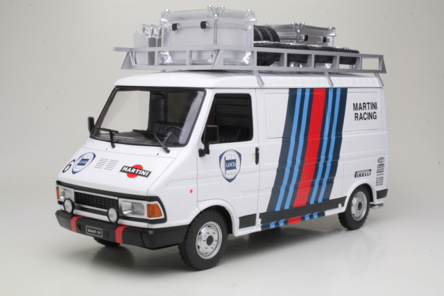 Fiat 242 1986 "Martini Rally Team" (with accessories tire rack) - Sulje napsauttamalla kuva