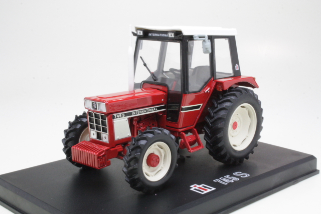 International 745S 1980, punainen