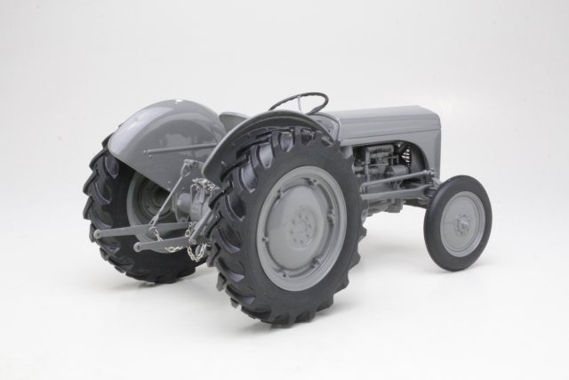 Ferguson TEA-20 "The little gray" 1947, harmaa 1:16