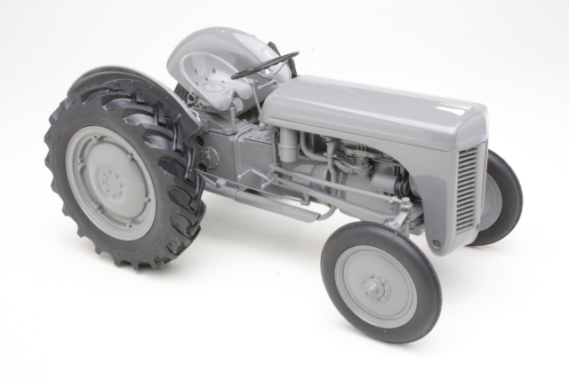 Ferguson TEA-20 "The little gray" 1947, harmaa 1:16