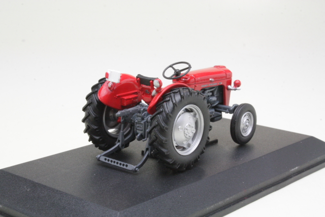 Massey Ferguson 825, punainen - Sulje napsauttamalla kuva