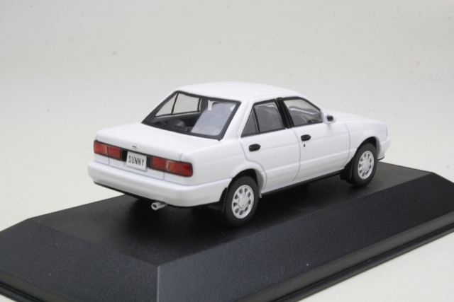 Nissan Sunny B13 1990, valkoinen - Sulje napsauttamalla kuva