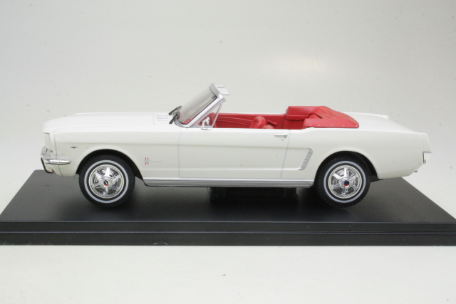 Ford Mustang Convertible 1965, white