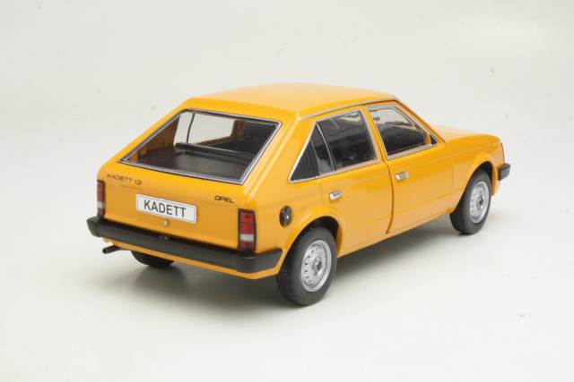 Opel Kadett D 1979, oranssi
