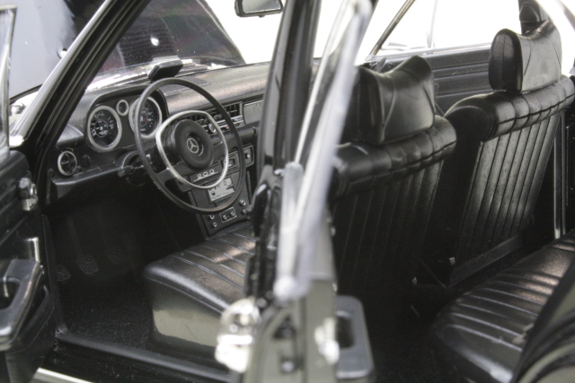 Mercedes 200 Sedan (w115) 1968, musta "Taxi" - Sulje napsauttamalla kuva