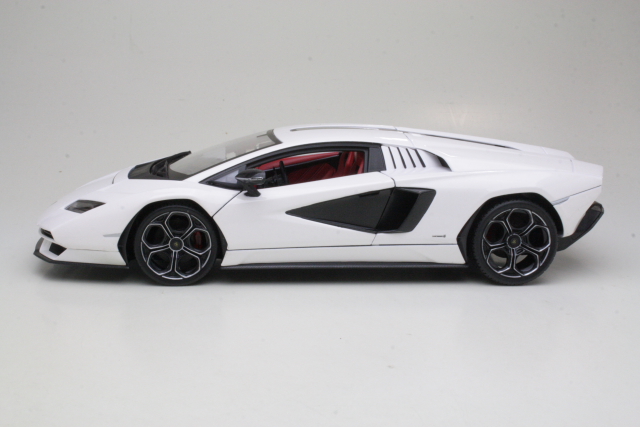Lamborghini Countach LP800-4 2021, white