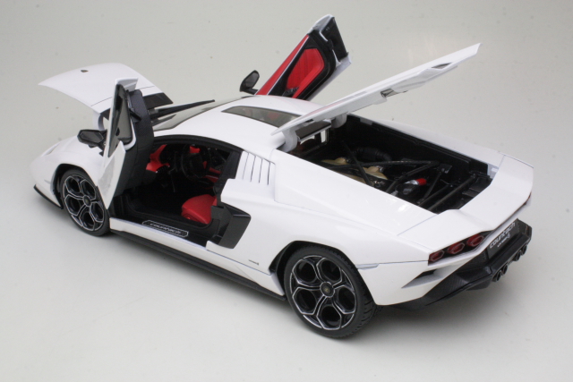 Lamborghini Countach LP800-4 2021, white