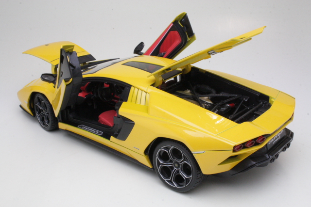 Lamborghini Countach LP800-4 2021, yellow