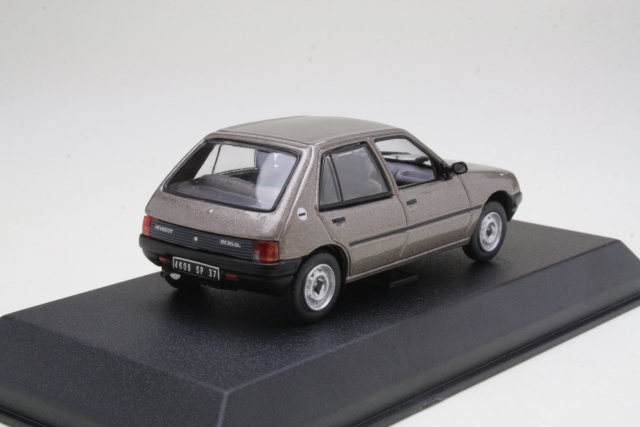Peugeot 205 GL 1988, vaaleanruskea