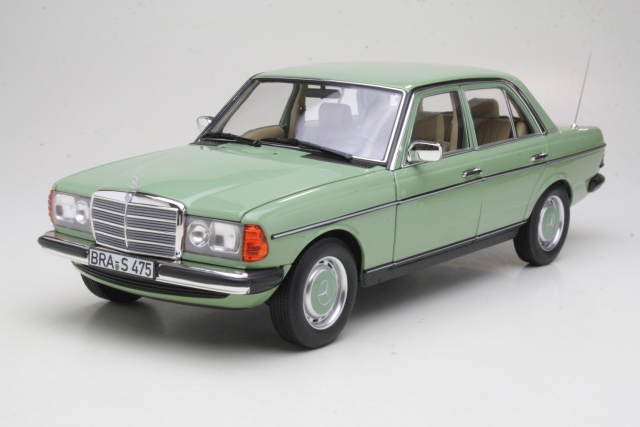 Mercedes 200 (w123) 1982, vihreä - Sulje napsauttamalla kuva