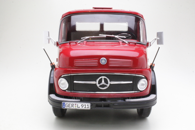 Mercedes L911 1966, punainen