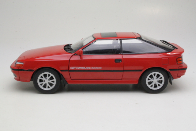 Toyota Celica GT Four 1986, punainen