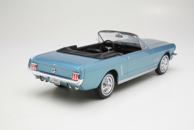 Ford Mustang Convertible 1965, vaaleansininen - Sulje napsauttamalla kuva