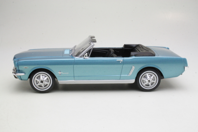 Ford Mustang Convertible 1965, vaaleansininen - Sulje napsauttamalla kuva