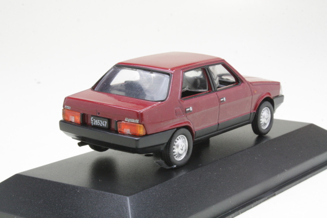 Fiat Regata 1985, tummanpunainen (B-LAATU) - Sulje napsauttamalla kuva