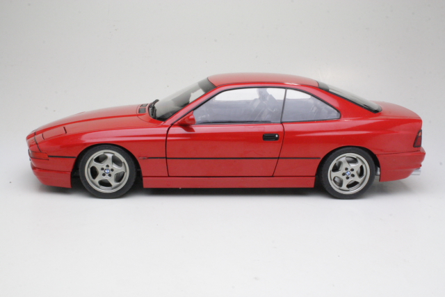 BMW 850 CSI (e31) 1990, punainen - Sulje napsauttamalla kuva