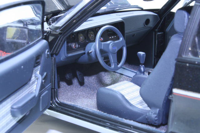 Ford Capri Mk3 2.8 Injection 1983, musta/hopea