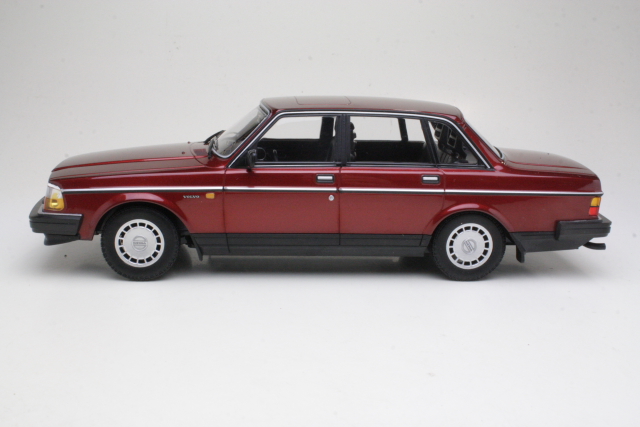 Volvo 240GL 1986, dark red