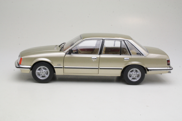 Opel Senator A1 1978, gold