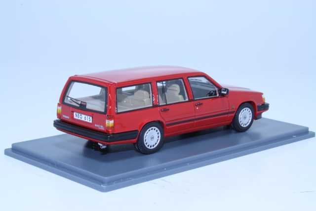 Volvo 940GL Estate 1992, punainen