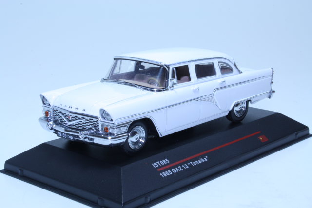 GAZ 13 Tschaika 1965, white