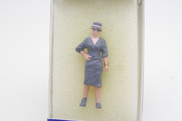 Figuri - Femme Debout Grand Mere