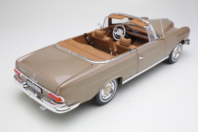 Mercedes 250SE Coupe 1969, gold - Click Image to Close