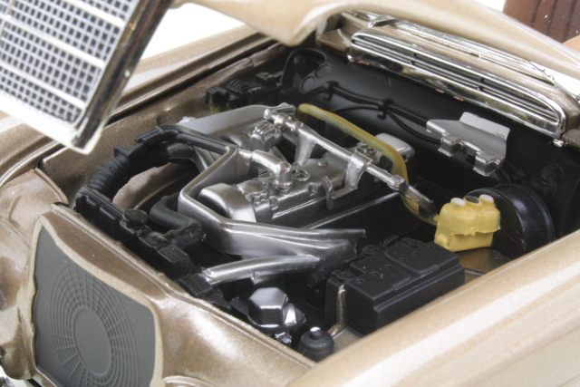 Mercedes 250SE Coupe 1969, kulta - Sulje napsauttamalla kuva