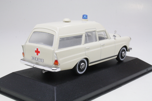 Mercedes 230 (w110) Ambulance 1966, kermanvalkoinen
