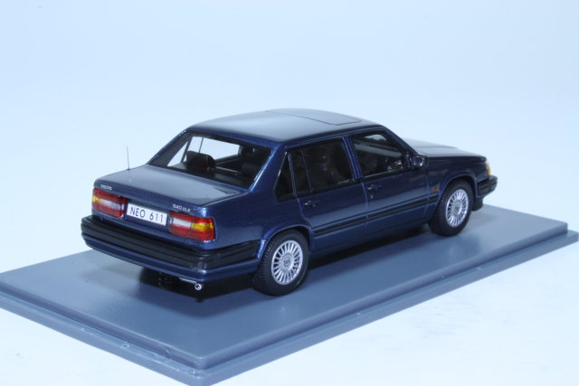 Volvo 940GLE 1992, tummansininen