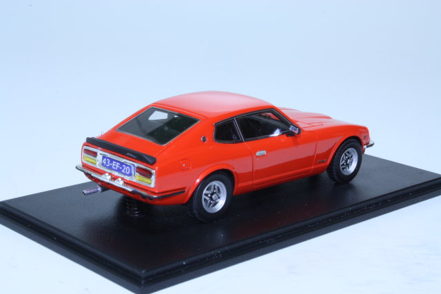 Datsun 260Z 2+2 1975, punainen - Sulje napsauttamalla kuva